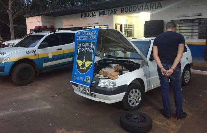 Em Ponta Porã, casal é preso com 16 kg de cocaína em fundo falso de veículo Em Ponta Porã, casal é preso com 16 kg de cocaína em fundo falso de veículo