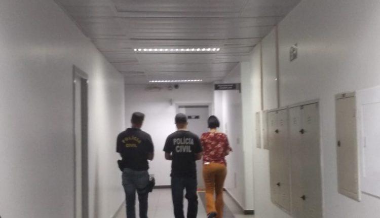 Mulher que matou idosa foi estagiária e furtou cheques de delegacia de Campo Grande