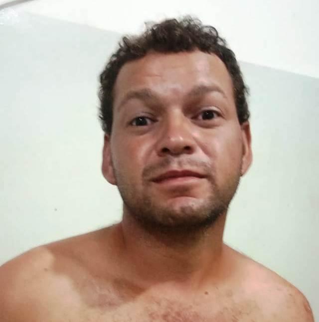 Homem em posse de uma faca entra em residência e diz ser amásio da vítima