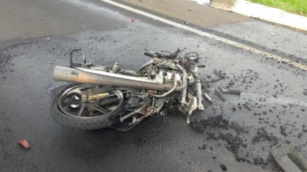 jovem morre em grave acidente envolvendo moto e carreta em Assis