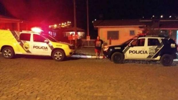 Para defender a irmã, filho de 14 anos mata o pai com facão Para defender a irmã, filho de 14 anos mata o pai com facão
