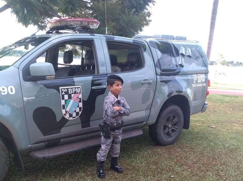 Polícia Militar participa de aniversário de criança que sonha em ser policial Polícia Militar participa de aniversário de criança que sonha em ser policial