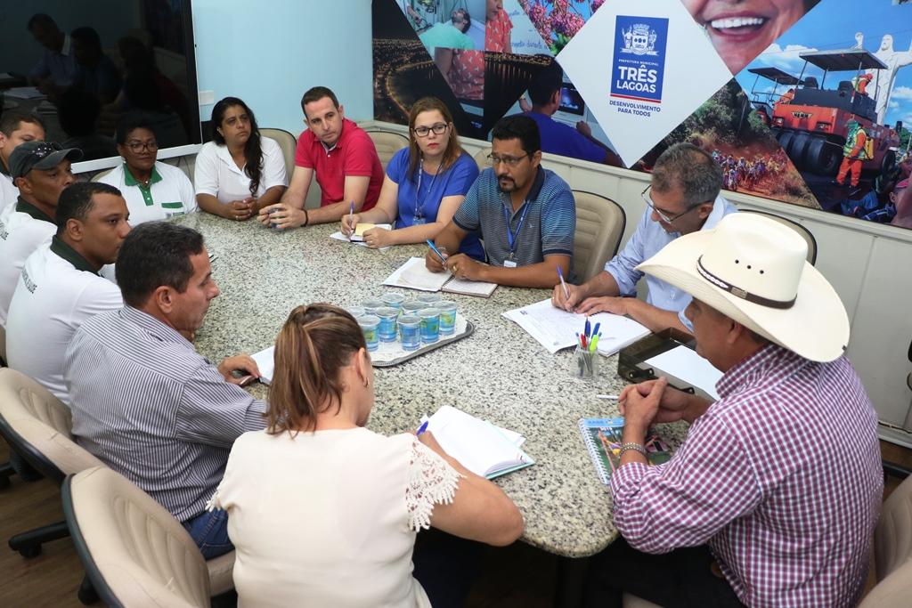 Prefeito recebe Agentes de Endemias para ajustes no Registro Eletrônico de Ponto e adicional de insalubridade Prefeito recebe Agentes de Endemias para ajustes no Registro Eletrônico de Ponto e adicional de insalubridade