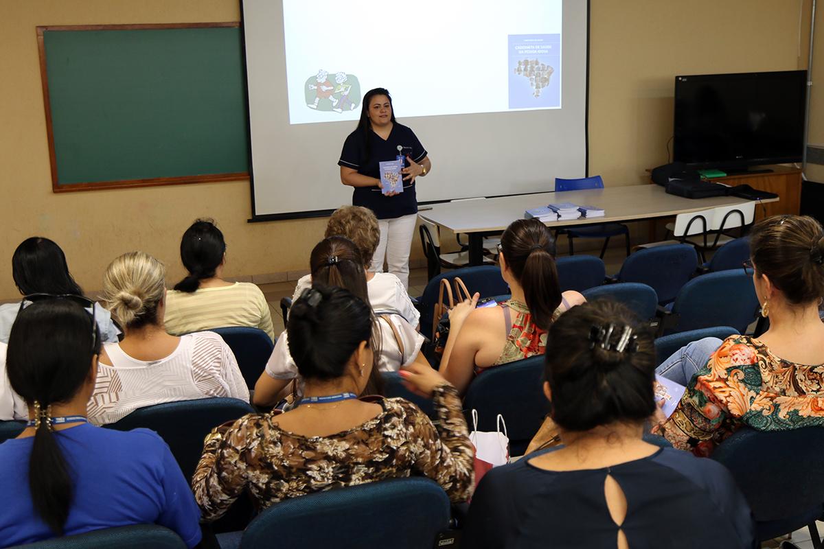Saúde de Três Lagoas capacita profissionais para implantação da nova Caderneta da Pessoa Idosa