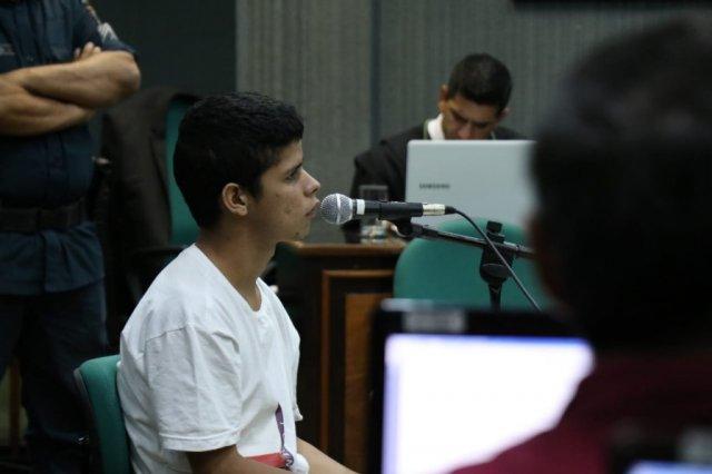 Serial killer confesso é absolvido de único crime que não assumiu autoria