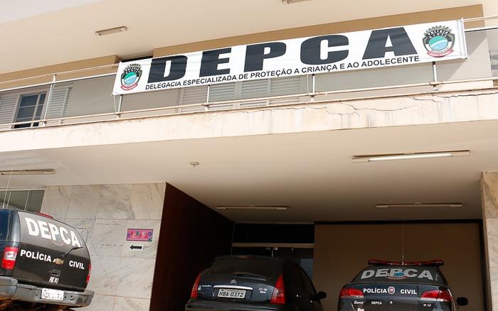 Treinador de vôlei é preso após abusar de adolescente dormindo Treinador de vôlei é preso após abusar de adolescente dormindo