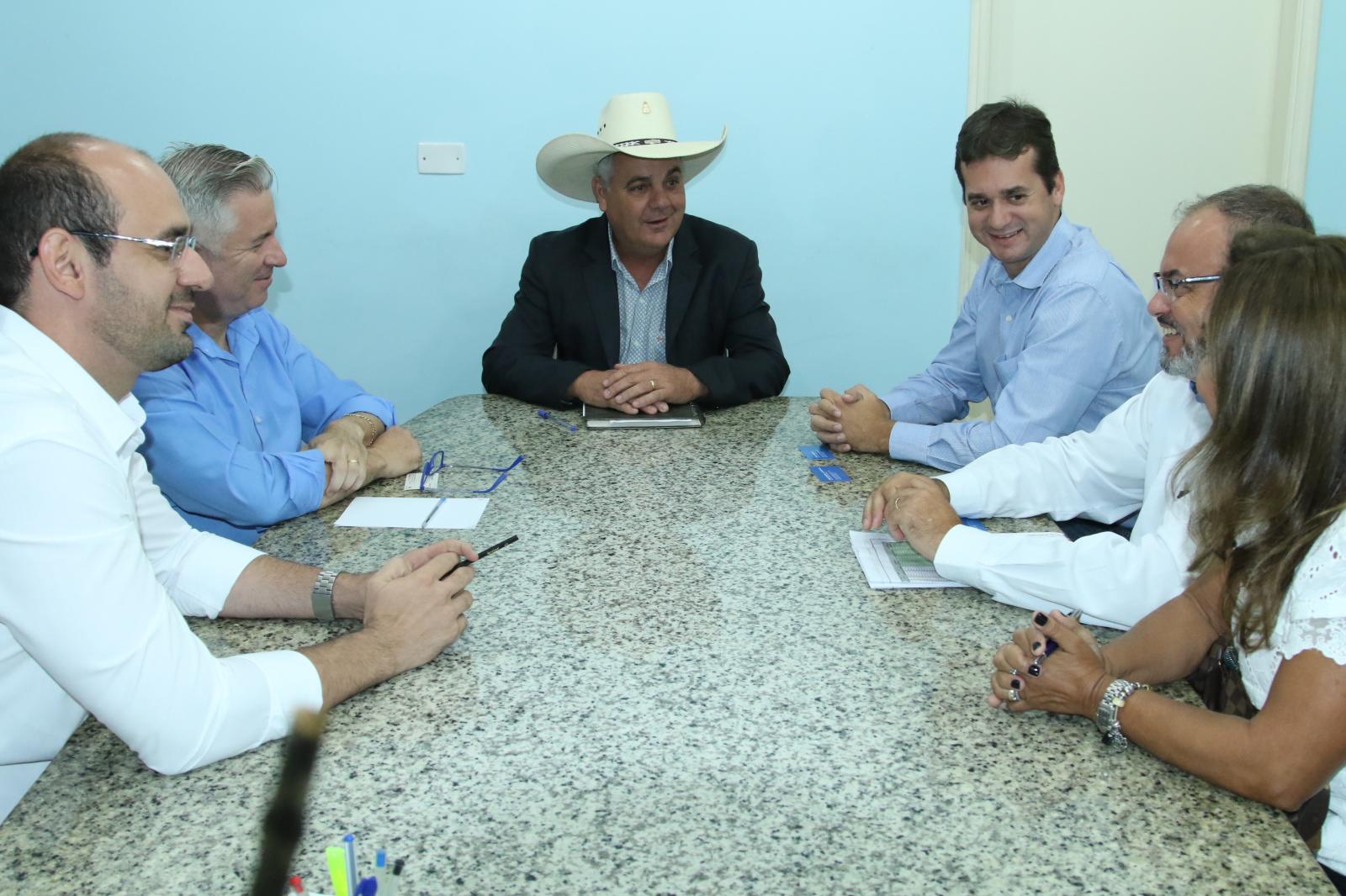 Diretores da Rede Atacadão se reúnem com prefeito de Três Lagoas para discutir obras do empreendimento Diretores da Rede Atacadão se reúnem com prefeito de Três Lagoas para discutir obras do empreendimento