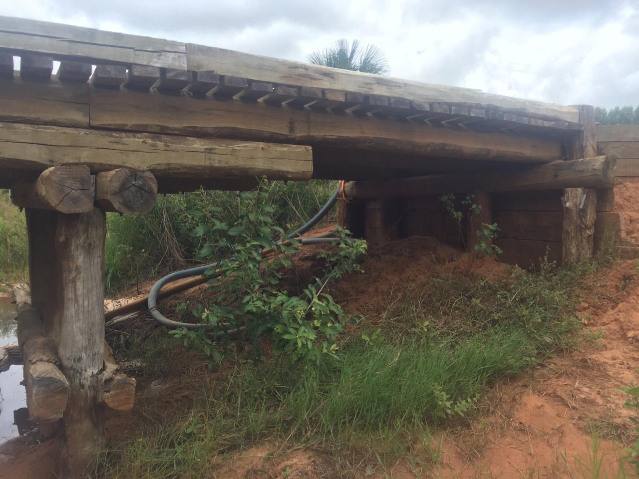 Prefeitura de Três Lagoas realiza reforma em ponte de estrada que é rota de ônibus escolar