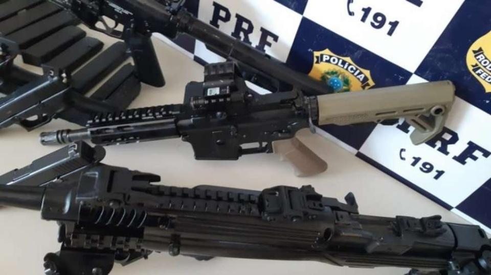 PRF apreende na BR 262 armas e munições que estavam sendo levadas para São Paulo