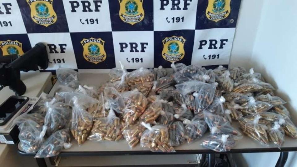 PRF apreende na BR 262 armas e munições que estavam sendo levadas para São Paulo