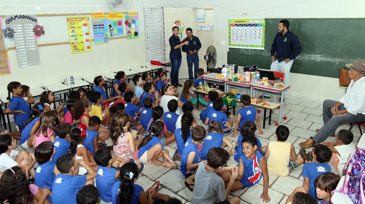 Cerca de 300 alunos da E.M. “Júlio Colino” participam de projeto em prol das famílias da Vila Vicentino
