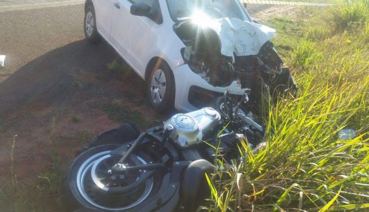 Em Harley-Davidson, motociclista morre ao ser atingido por carro que tentava ultrapassagem