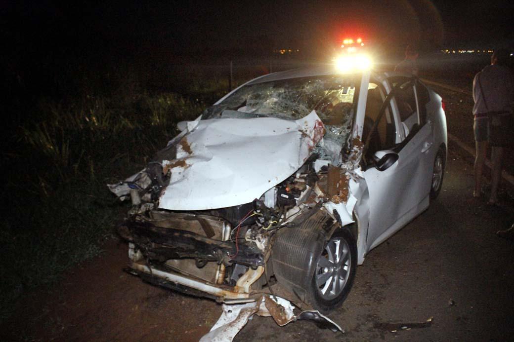 Mulheres de Três Lagoas feridas ao baterem HB20 em carreta carregada com 37 mil Kg de arroz Mulheres de Três Lagoas feridas ao baterem HB20 em carreta carregada com 37 mil Kg de arroz