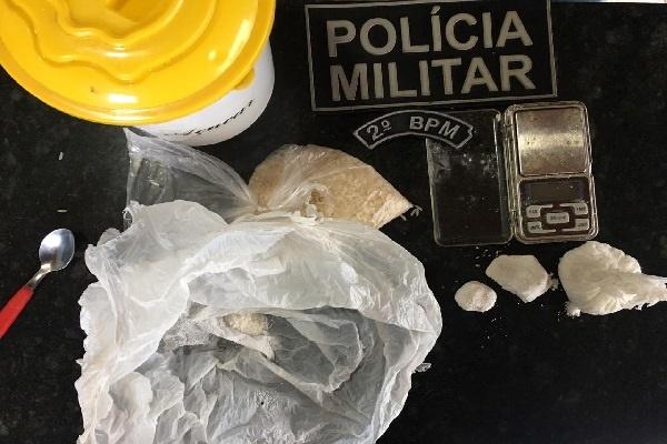 PM atende ocorrência de violência e prende autor que traficava cocaína em Água Clara PM atende ocorrência de violência e prende autor que traficava cocaína em Água Clara