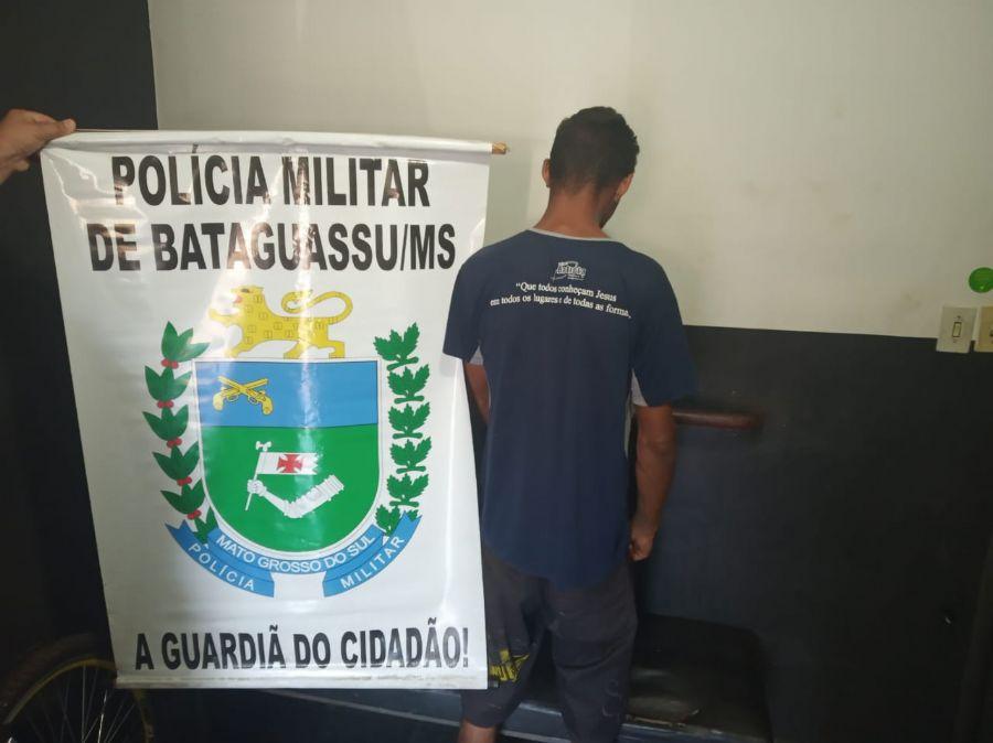 PM de Bataguassu prende duas pessoas foragidas da Justiça PM de Bataguassu prende duas pessoas foragidas da Justiça