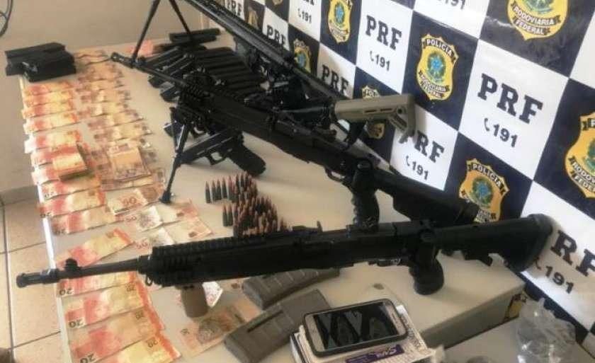 PRF apreende na BR 262 armas e munições que estavam sendo levadas para São Paulo PRF apreende na BR 262 armas e munições que estavam sendo levadas para São Paulo