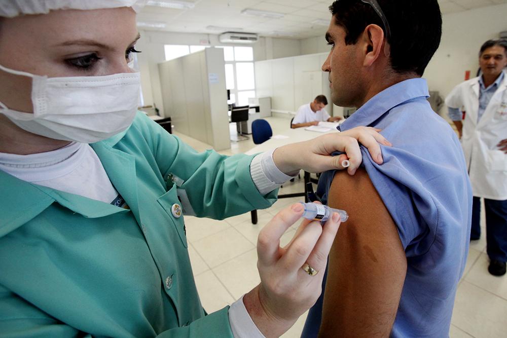 Sesi disponibiliza vacinação contra a gripe para indústrias do Estado
