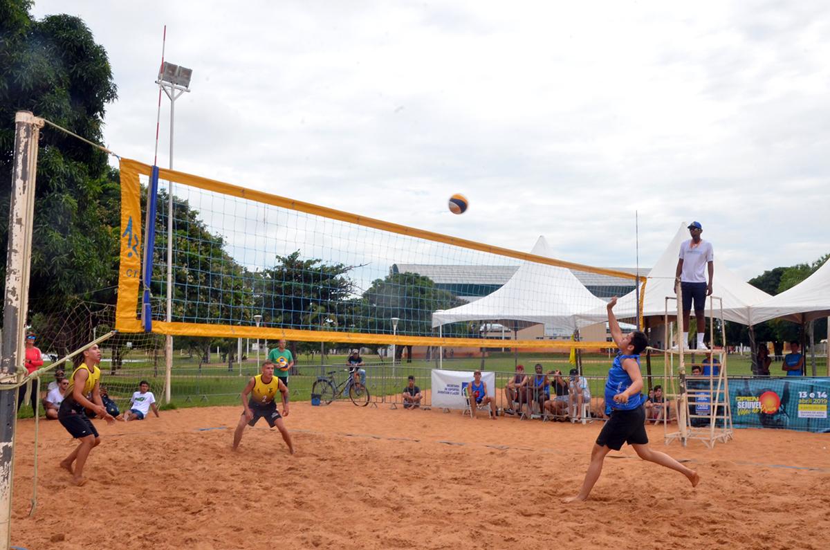 1º OPEN DE VÔLEI DE PRAIA agita fim de semana em Três Lagoas