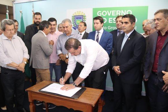 Eduardo Rocha representa ALMS em assinatura de moradias para Capital com prefeito e governador Eduardo Rocha representa ALMS em assinatura de moradias para Capital com prefeito e governador