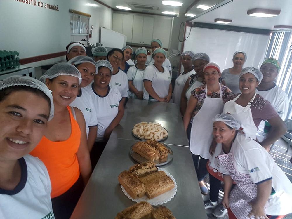 Unidades móveis do Senai levam cursos de qualificação até onde os alunos estão