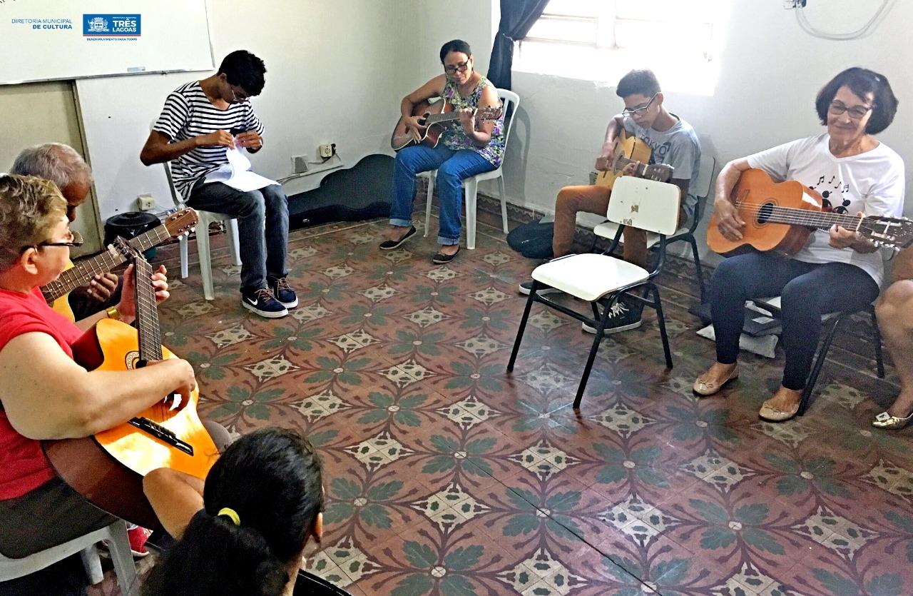 Cultura de Três Lagoas informa que há vagas abertas para os cursos de Violão Popular, Viola Caipira e Coral Infanto-juvenil  Cultura de Três Lagoas informa que há vagas abertas para os cursos de Violão Popular, Viola Caipira e Coral Infanto-juvenil