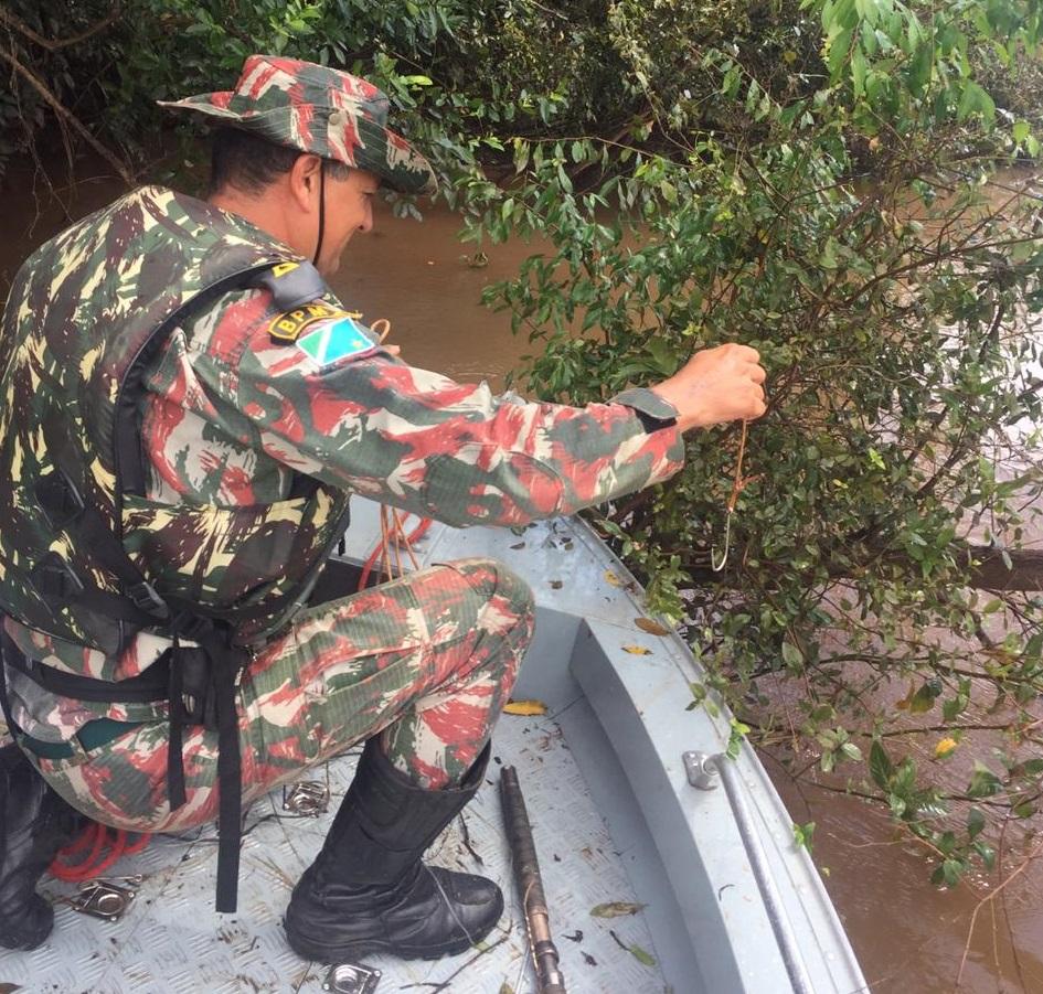 Polícia Militar Ambiental autua 29, prende 18 por pesca predatória, aplica R$ 80 mil em multas Polícia Militar Ambiental autua 29, prende 18 por pesca predatória, aplica R$ 80 mil em multas