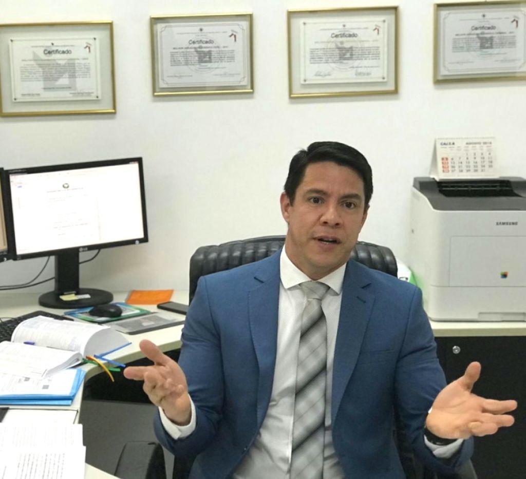 Empresário vítima de atentado a tiros é denunciado por porte de arma de fogo