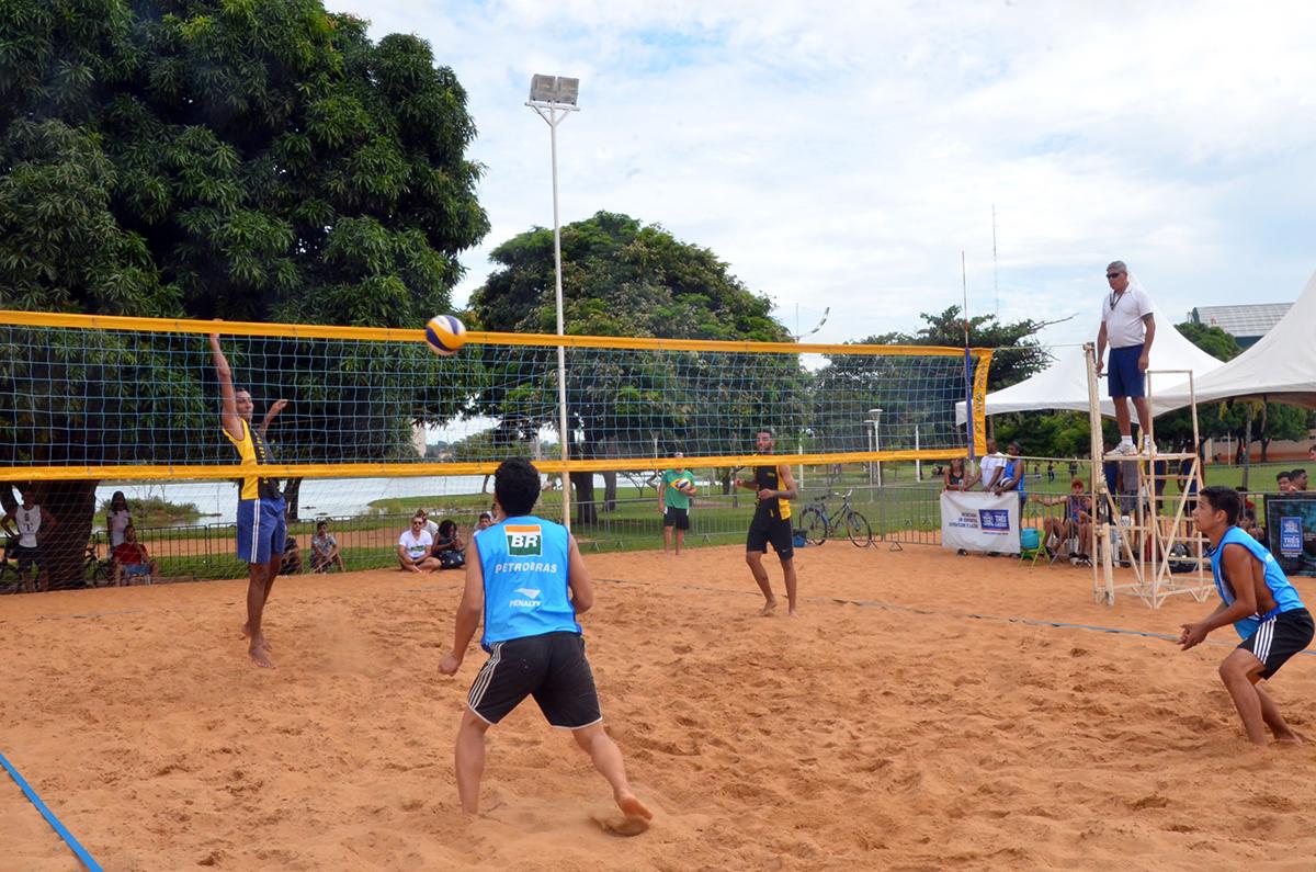 1º OPEN DE VÔLEI DE PRAIA agita fim de semana em Três Lagoas