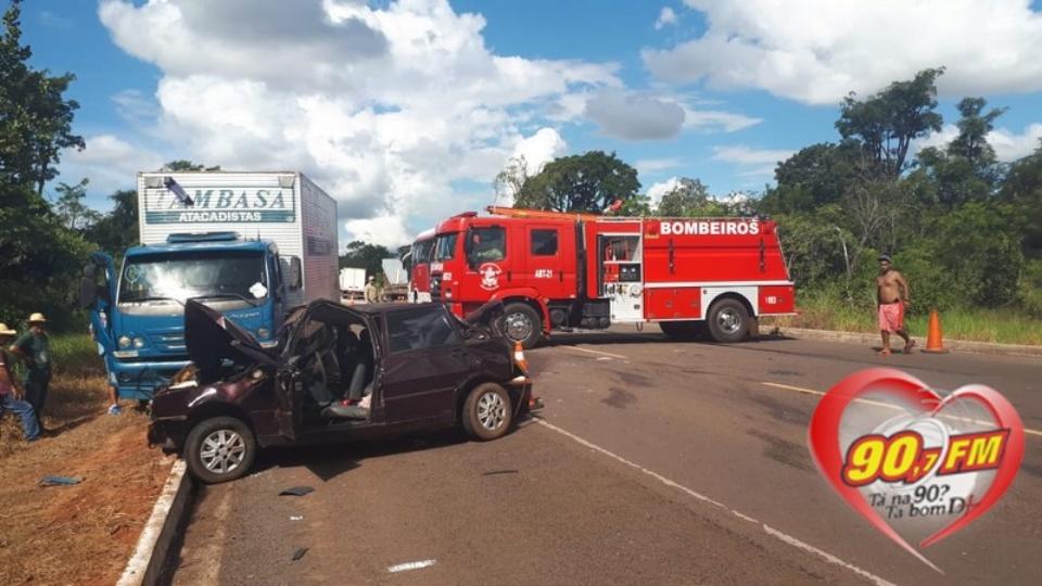 Acidente entre três caminhões, dois ônibus e um carro deixa 2 feridos na BR-262