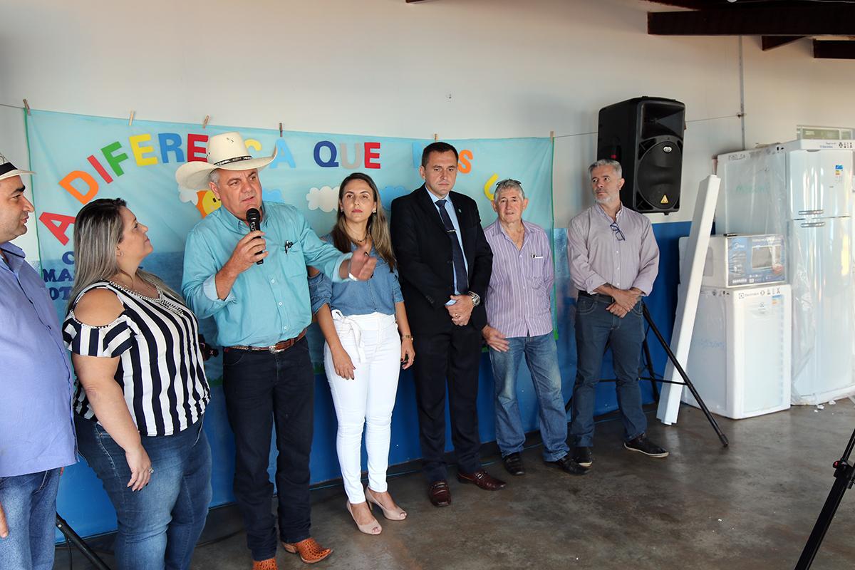 Mais de 373 mil em investimentos de equipamentos e utensílios de cozinha são entregues na Educação de Três Lagoas