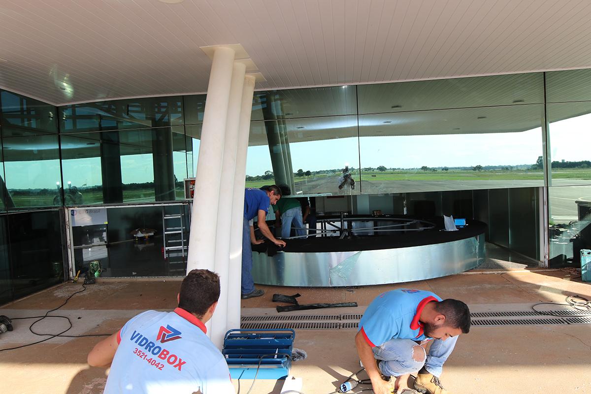 Aeroporto de Três Lagoas recebe instalação de esteira para malas Aeroporto de Três Lagoas recebe instalação de esteira para malas