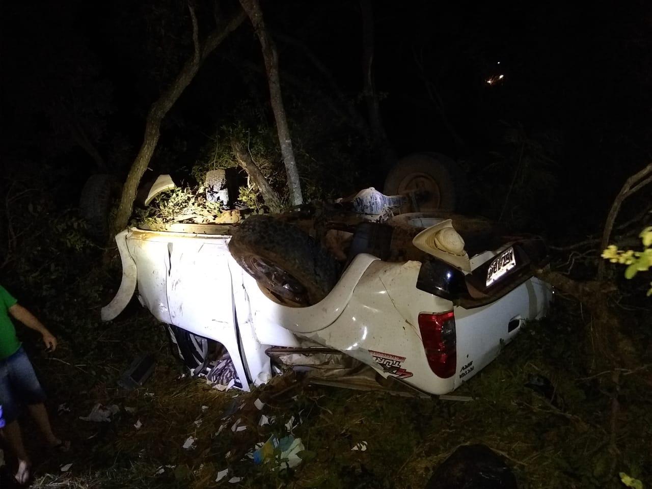 Acidente na BR-262 envolvendo caminhonete deixa três vítimas feridas Acidente na BR-262 envolvendo caminhonete deixa três vítimas feridas