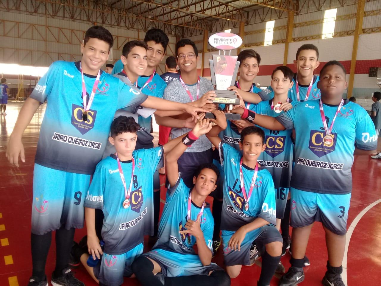 Alunos da SEJUVEL conquistam troféu de ouro de handebol em Presidente Prudente