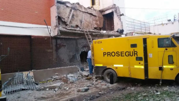 Banco de DNA revela participação de preso em explosão dentro do Parque de Exposições Banco de DNA revela participação de preso em explosão dentro do Parque de Exposições
