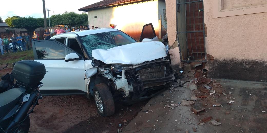 Criminosos roubam carro, atropelam casal e acabam presos na Capital Criminosos roubam carro, atropelam casal e acabam presos na Capital