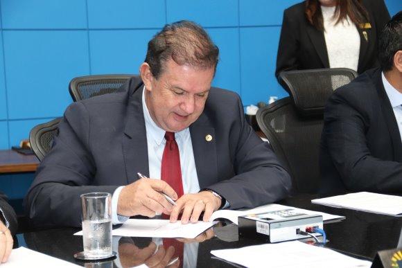 Deputado Eduardo Rocha apresenta Moção de Congratulação a vereador de Alcinópolis