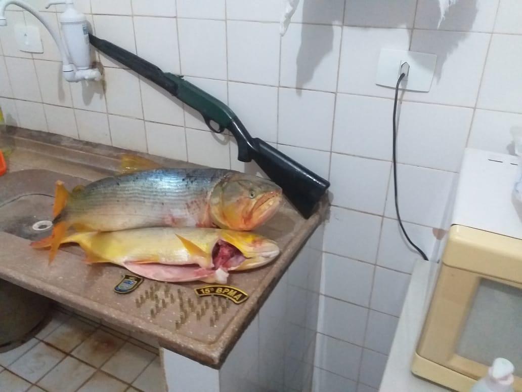 PMA prende e autua campo-grandense  e transporte de rifle e munições ilegais