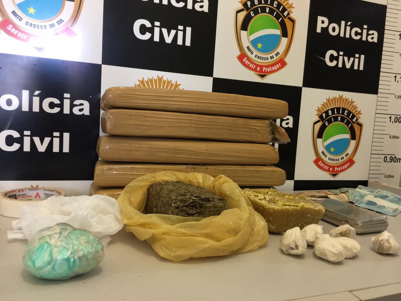 Polícia Civil de Brasilândia fecha boca de fumo e prende traficante Polícia Civil de Brasilândia fecha boca de fumo e prende traficante
