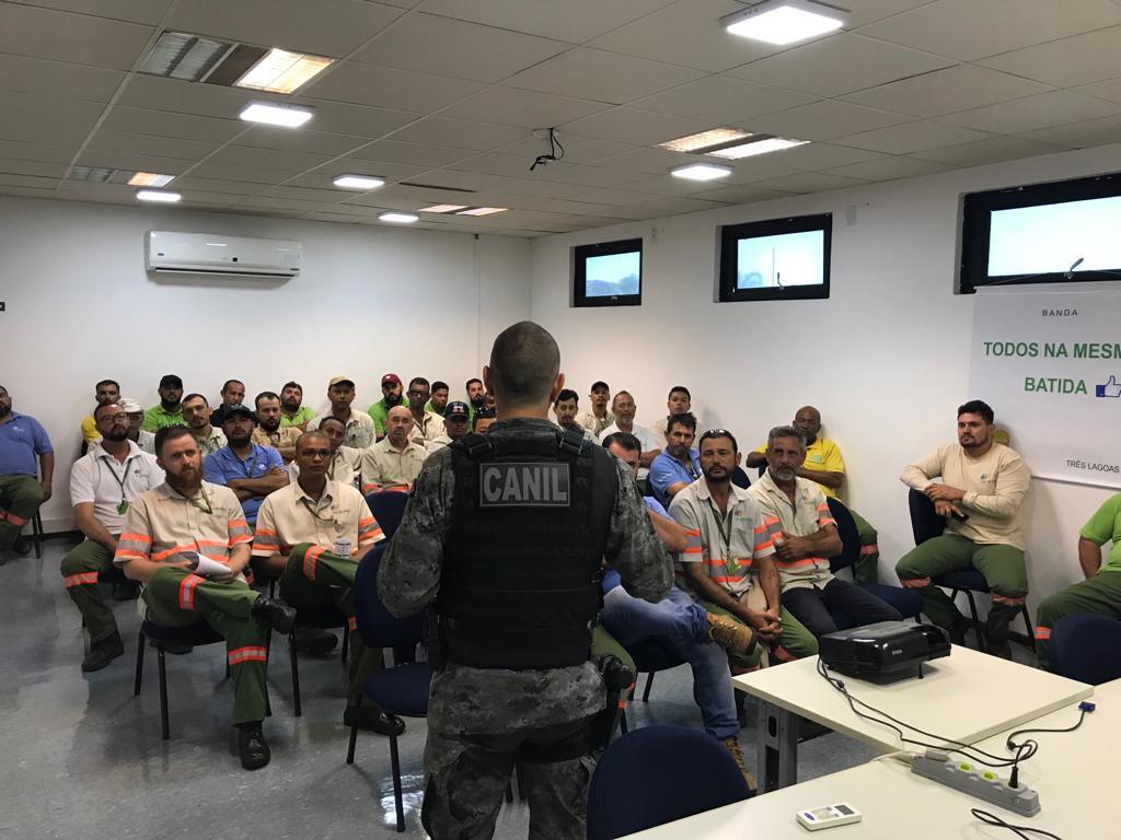 Polícia Militar realiza palestra para funcionários da Elektro em Três Lagoas Polícia Militar realiza palestra para funcionários da Elektro em Três Lagoas