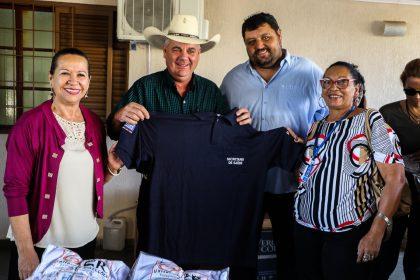 Servidores da Vigilância em Saúde e Saneamento recebem uniformes Servidores da Vigilância em Saúde e Saneamento recebem uniformes