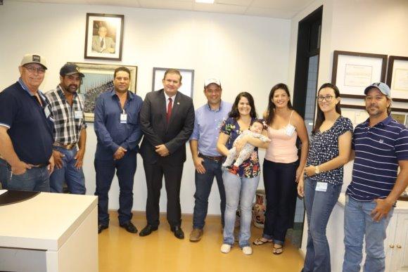 Vereador de Bonito e integrantes da tradicional Cavalgada visitam Eduardo Rocha Vereador de Bonito e integrantes da tradicional Cavalgada visitam Eduardo Rocha
