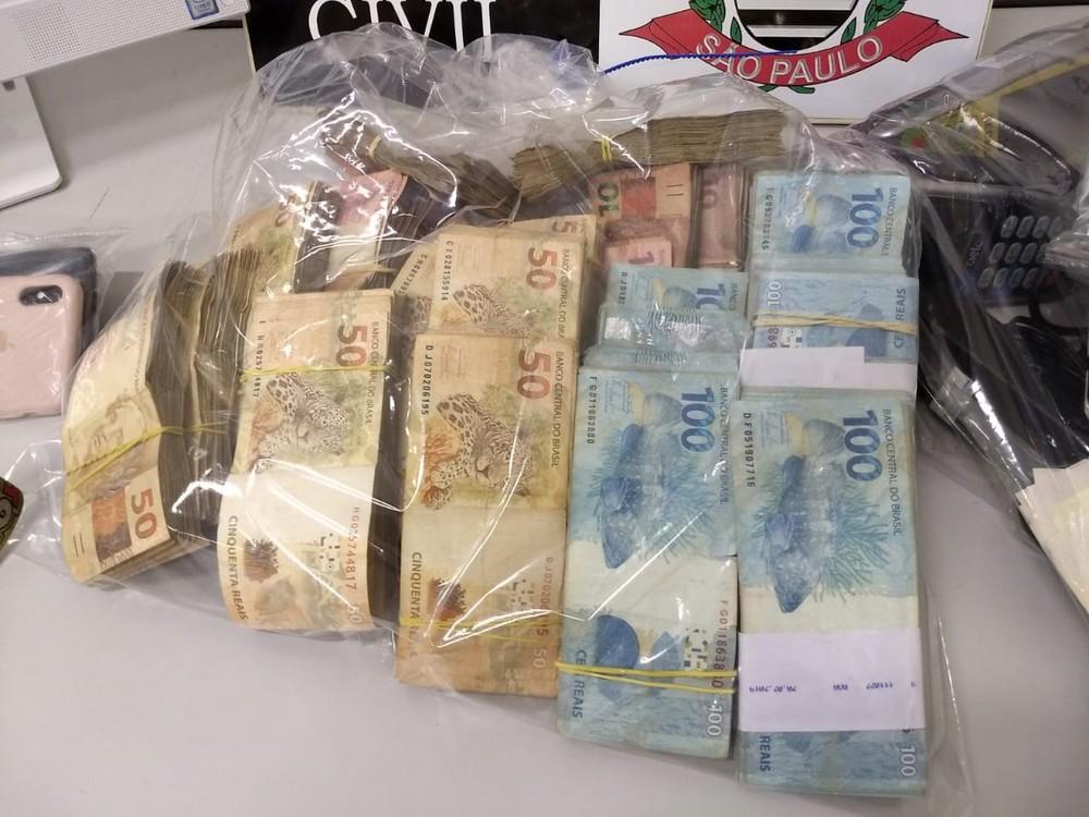 Secretária de universidade é presa suspeita de integrar quadrilha que vendia vagas em cursos de medicina