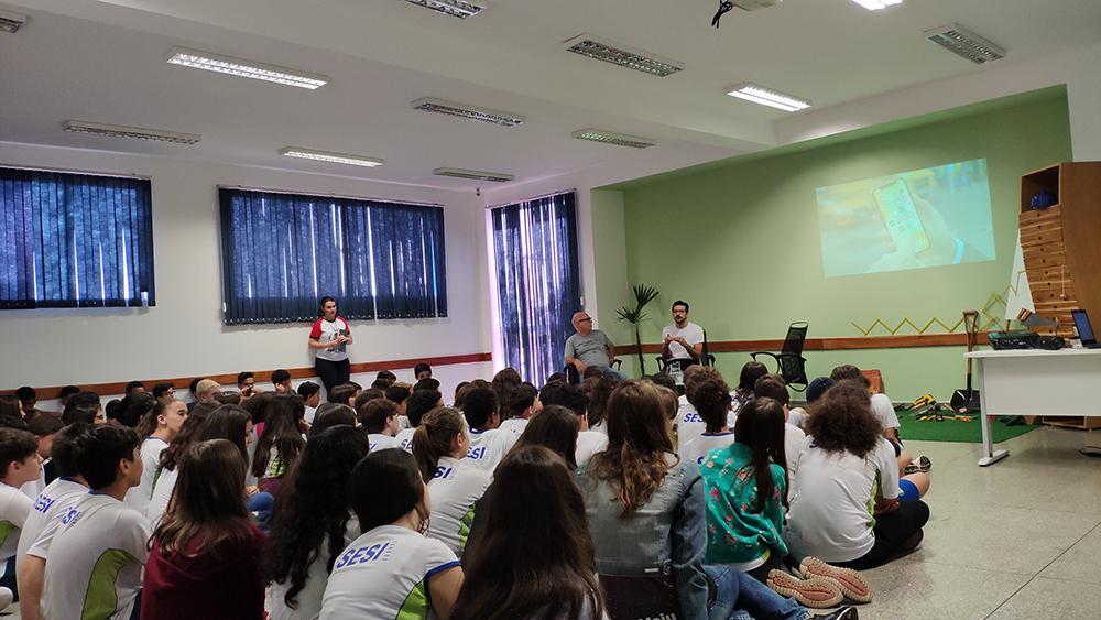 Escolas do Sesi de Naviraí e Três Lagoas lançam tema do Torneio Interclasse de Robótica 2019