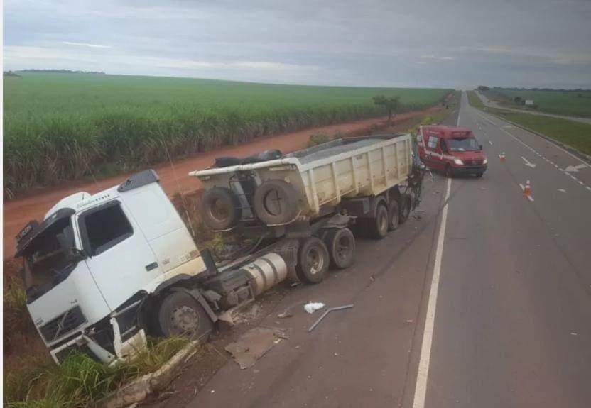 Ônibus da Viação São Luiz envolve em acidente com 11 feridos Ônibus da Viação São Luiz envolve em acidente com 11 feridos