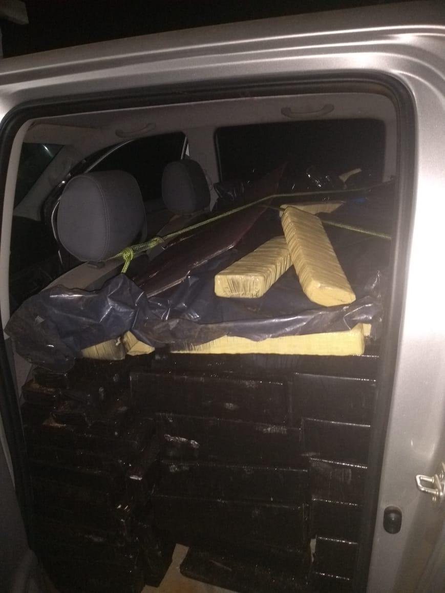 PM de Santa Rita do Pardo apreende caminhonete com mais de 1 tonelada de maconha