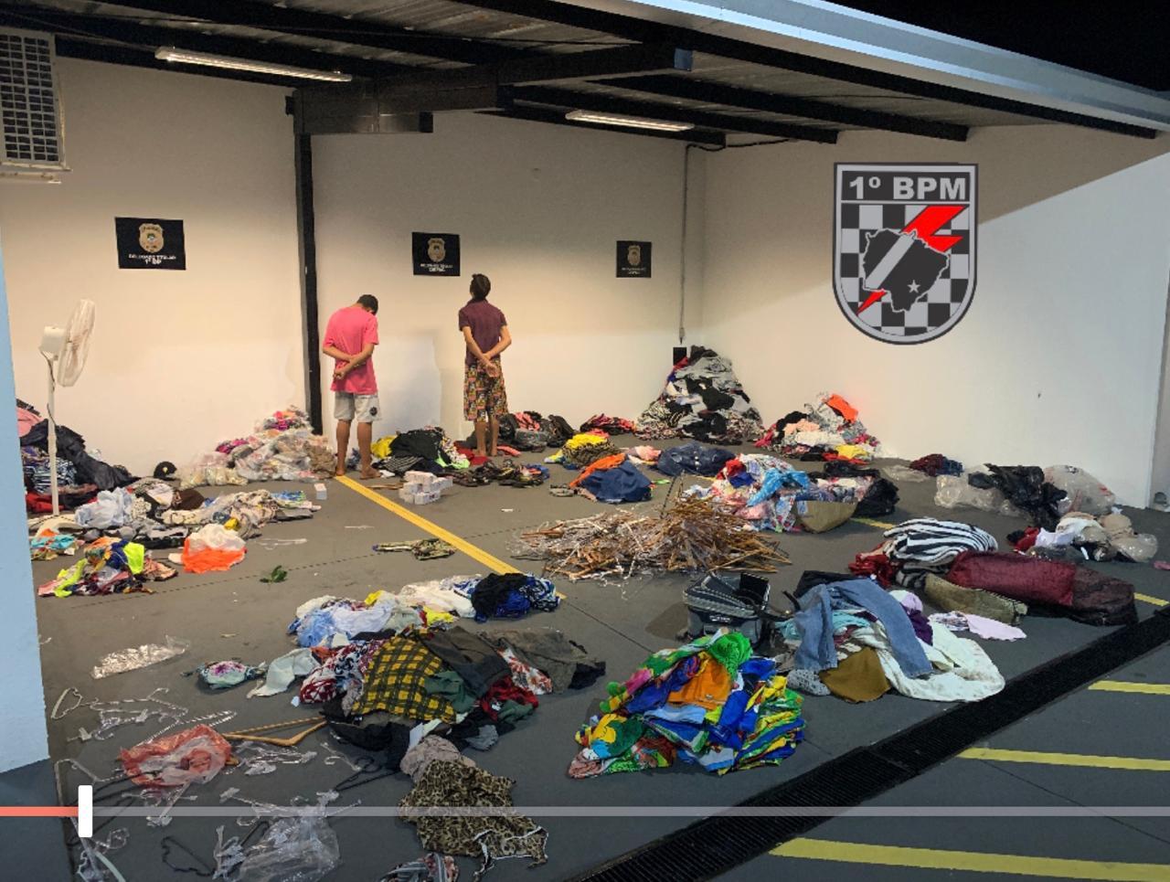 VÍDEO: Lojista tem prejuízo de R$ 23 mil com furto de roupas e calçados VÍDEO: Lojista tem prejuízo de R$ 23 mil com furto de roupas e calçados