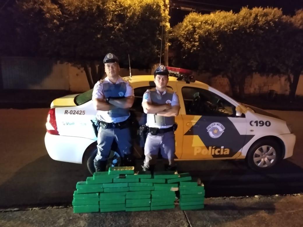 Dupla é presa com 43 tabletes de maconha na Rodovia SP 300 em Castilho