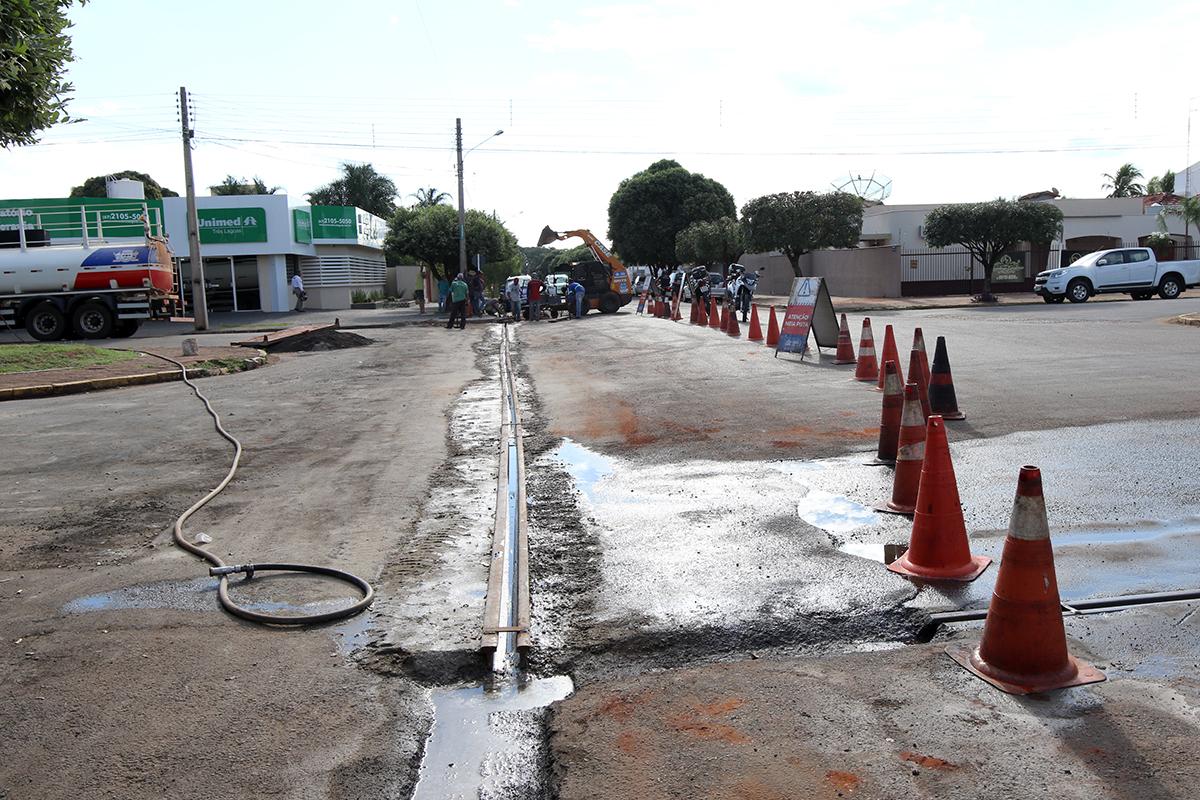 Infraestrutura realiza reparos na Avenida Antônio Trajano