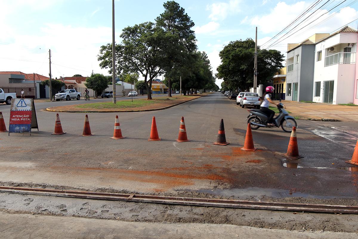 Infraestrutura realiza reparos na Avenida Antônio Trajano