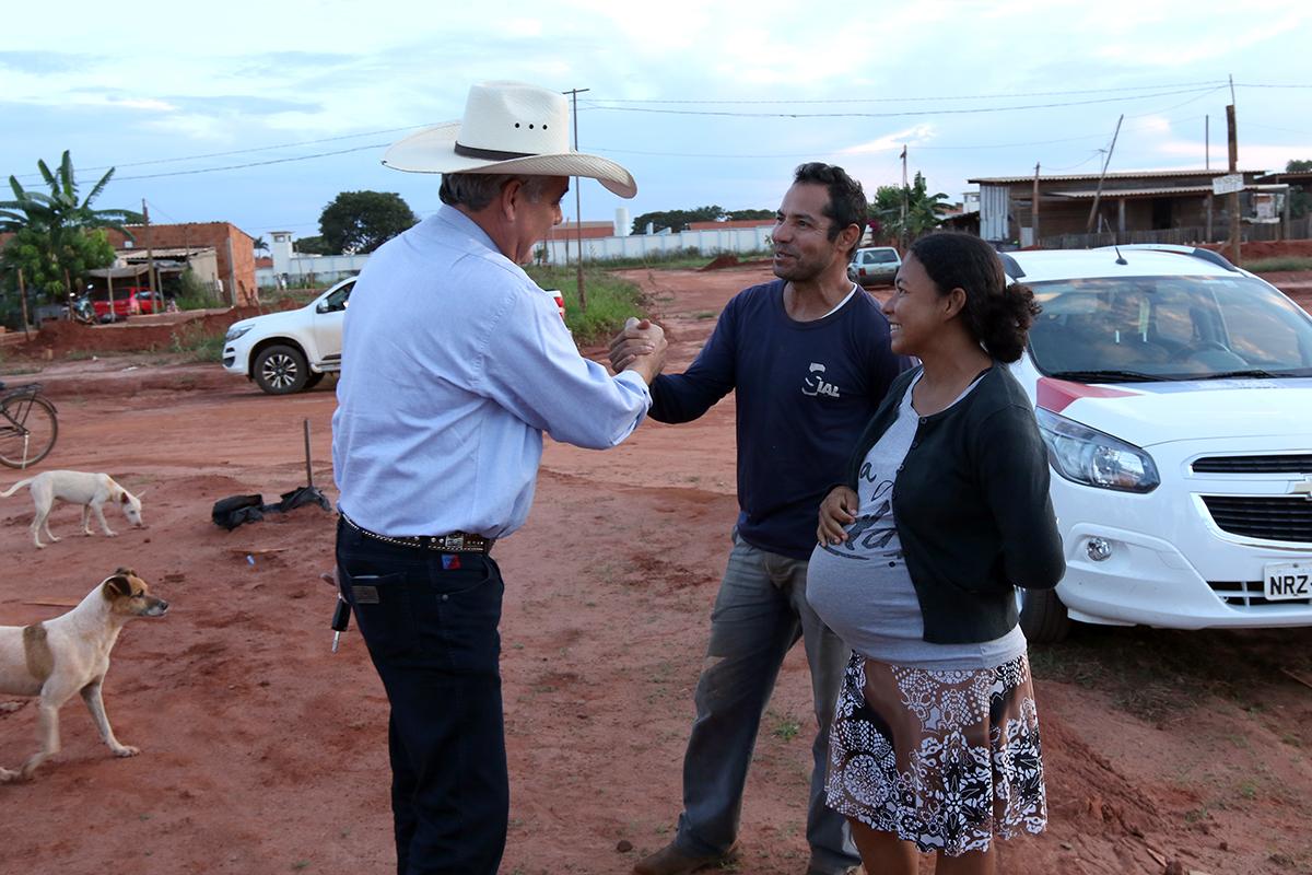 Prefeito de Três Lagoas anuncia ligação de água às famílias já residentes nos lotes do Jardim das Primaveras Prefeito de Três Lagoas anuncia ligação de água às famílias já residentes nos lotes do Jardim das Primaveras